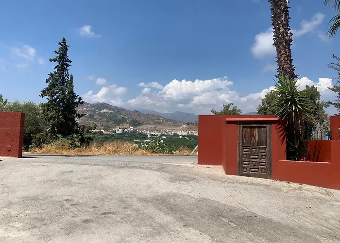 Los Pinos Apartments